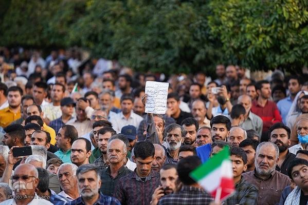 حضور رئیس جمهور در شاهچراغ و دیدار با خانواده شهدا