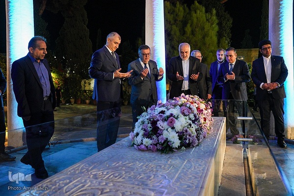 حضور رئیس‌جمهور در حافظیه