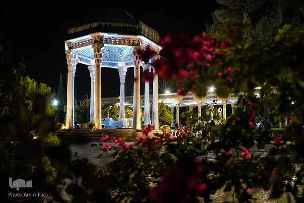 حضور رئیس‌جمهور در حافظیه