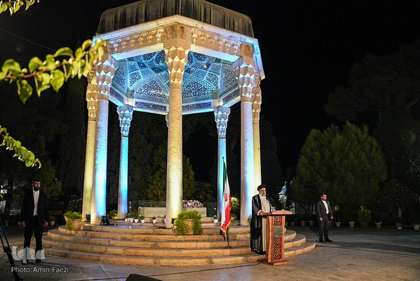 حضور رئیس‌جمهور در حافظیه