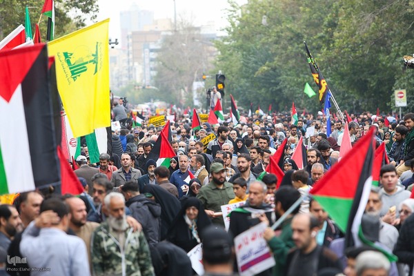 راهپیمایی مردم ایران به شکرانه حماسه‌ مقاومت