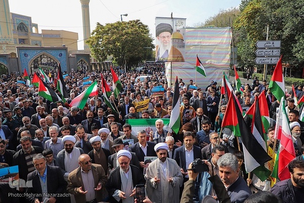 راهپیمایی مردم ایران به شکرانه حماسه‌ مقاومت