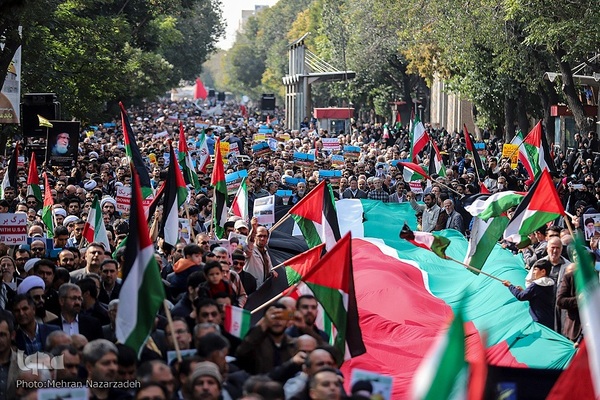 راهپیمایی مردم ایران به شکرانه حماسه‌ مقاومت