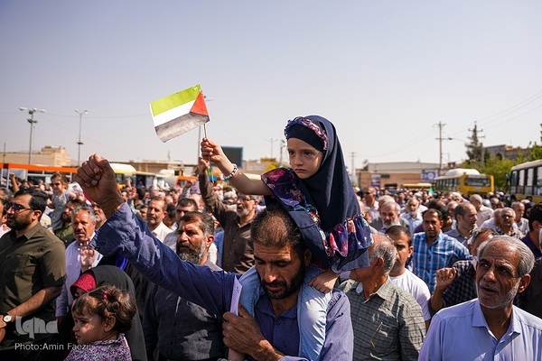 راهپیمایی مردم ایران به شکرانه حماسه‌ مقاومت