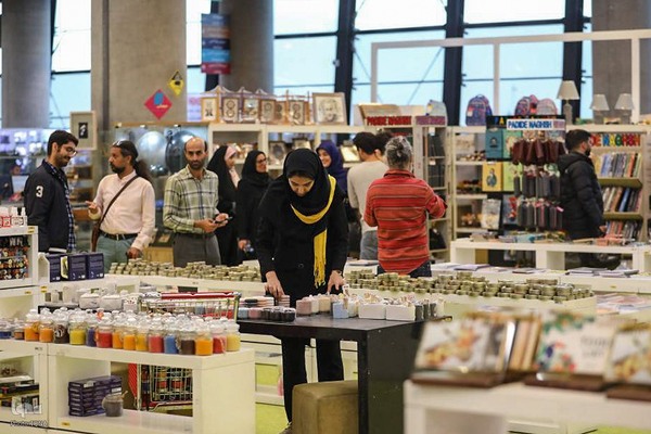 نشست معرفی فعالیت‌های باغ کتاب تهران