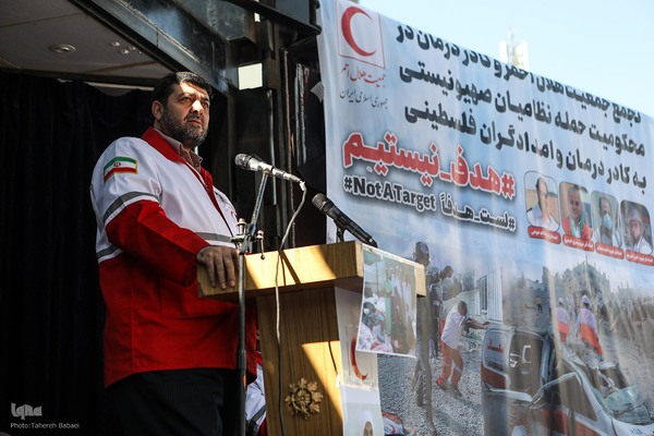 تجمع امدادگران و کادر درمان در میدان فلسطین