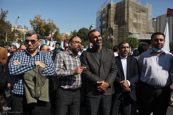 تجمع امدادگران و کادر درمان در میدان فلسطین