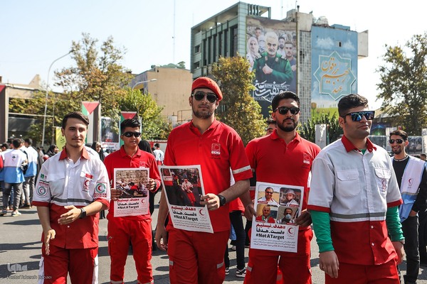 تجمع امدادگران و کادر درمان در میدان فلسطین