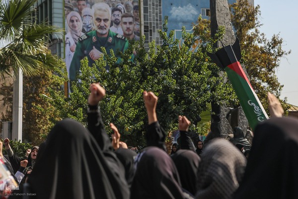 تجمع امدادگران و کادر درمان در میدان فلسطین