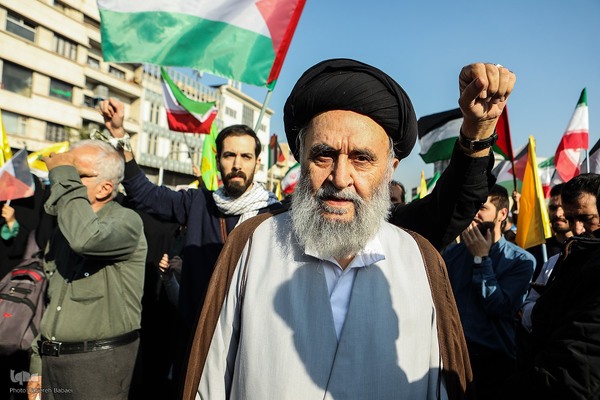 اجتماع عظیم مردم تهران در واکنش به جنایت رژیم صهیونیستی در غزه در میدان انقلاب