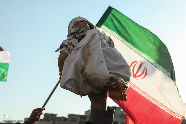 اجتماع عظیم مردم تهران در واکنش به جنایت رژیم صهیونیستی در غزه در میدان انقلاب