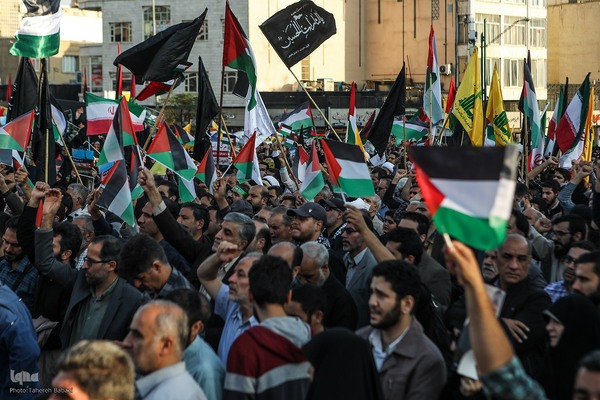 اجتماع عظیم مردم تهران در واکنش به جنایت رژیم صهیونیستی در غزه در میدان انقلاب