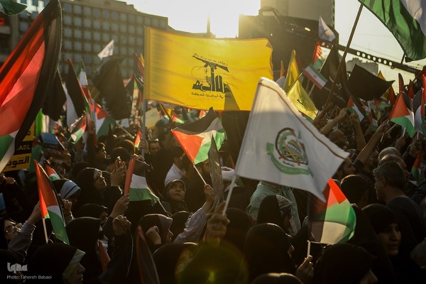 اجتماع عظیم مردم تهران در واکنش به جنایت رژیم صهیونیستی در غزه در میدان انقلاب