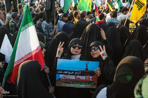 اجتماع عظیم مردم تهران در واکنش به جنایت رژیم صهیونیستی در غزه در میدان انقلاب