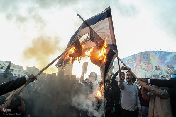 اجتماع عظیم مردم تهران در واکنش به جنایت رژیم صهیونیستی در غزه در میدان انقلاب