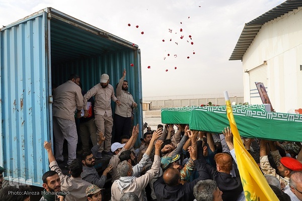 بازگشت پیکر‌های ۲۲ شهید دفاع مقدس به وطن