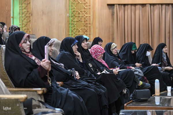 کرسی تلاوت بانوان در آستان عبدالعظیم(ع)