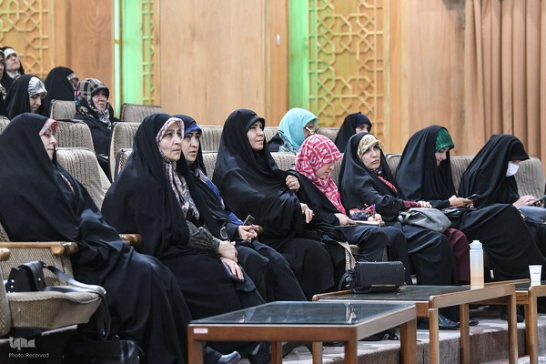 کرسی تلاوت بانوان در آستان عبدالعظیم(ع)