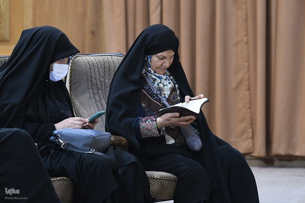 کرسی تلاوت بانوان در آستان عبدالعظیم(ع)