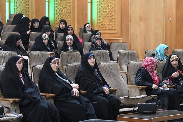 کرسی تلاوت بانوان در آستان عبدالعظیم(ع)