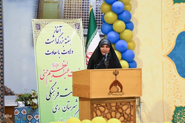 کرسی تلاوت بانوان در آستان عبدالعظیم(ع)