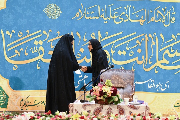 کرسی تلاوت بانوان در آستان عبدالعظیم(ع)