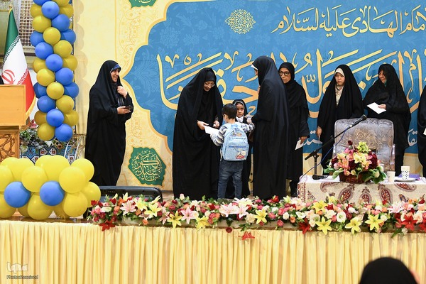 کرسی تلاوت بانوان در آستان عبدالعظیم(ع)