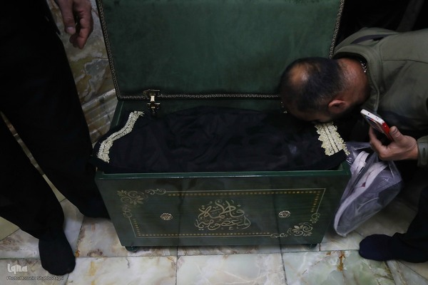  سیاه پوش کردن ضریح مطهر کریمه اهل بیت(س)