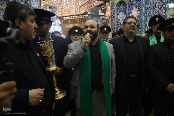  سیاه پوش کردن ضریح مطهر کریمه اهل بیت(س)