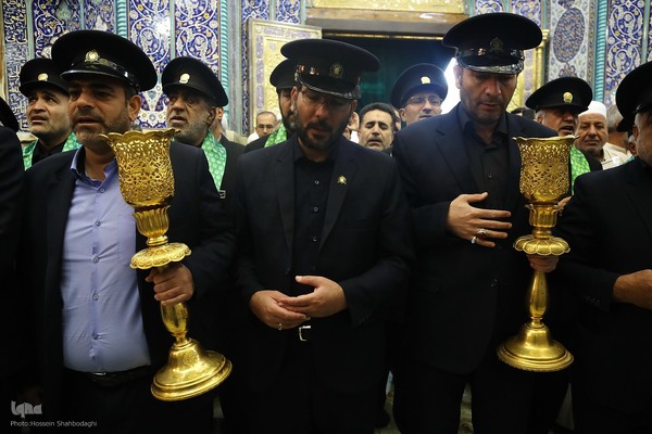  سیاه پوش کردن ضریح مطهر کریمه اهل بیت(س)