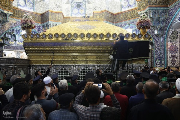  سیاه پوش کردن ضریح مطهر کریمه اهل بیت(س)