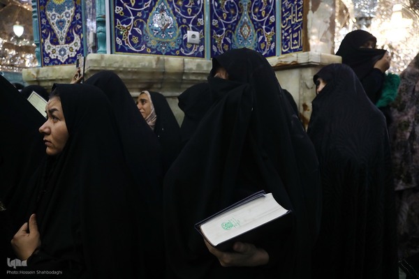  سیاه پوش کردن ضریح مطهر کریمه اهل بیت(س)