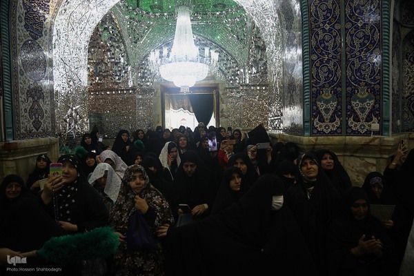  سیاه پوش کردن ضریح مطهر کریمه اهل بیت(س)