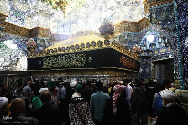  سیاه پوش کردن ضریح مطهر کریمه اهل بیت(س)