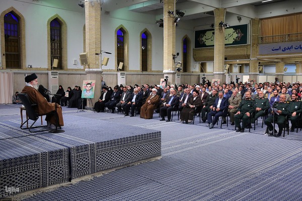 دیدار اعضای کنگره بزرگداشت شهدای استان لرستان با رهبر انقلاب