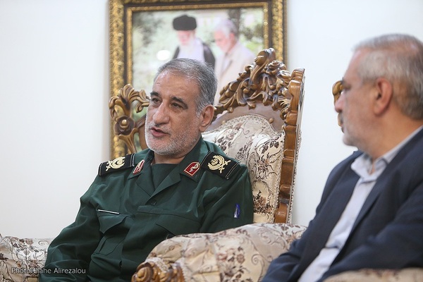 دیدار جامعه قرآنی با خانواده شهید آرمان علی‌وردی