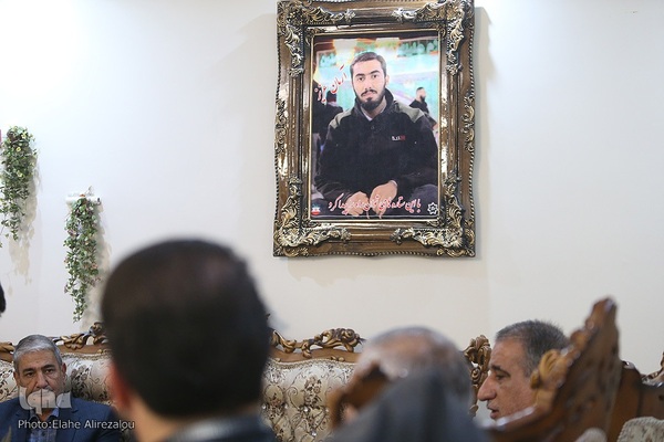 دیدار جامعه قرآنی با خانواده شهید آرمان علی‌وردی