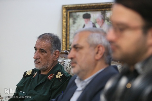 دیدار جامعه قرآنی با خانواده شهید آرمان علی‌وردی