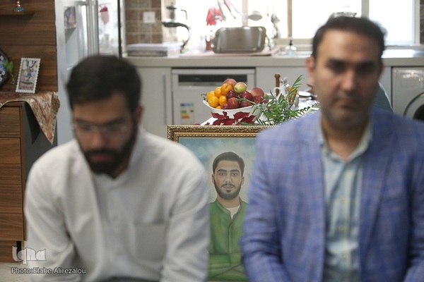 دیدار جامعه قرآنی با خانواده شهید آرمان علی‌وردی