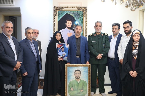 دیدار جامعه قرآنی با خانواده شهید آرمان علی‌وردی