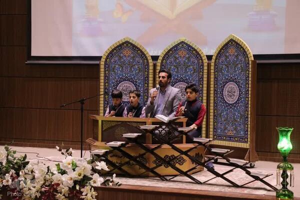 مهدی غلامنژاد به همراه فرزندان 