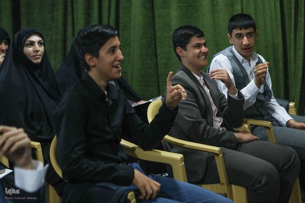 جلسه آموزش قرآن در کانون الزهراء(س)