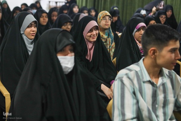 جلسه آموزش قرآن در کانون الزهراء(س)