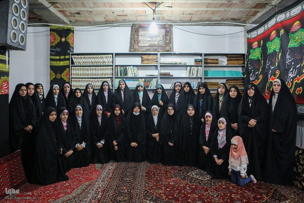 جلسه آموزش قرآن در کانون الزهراء(س)