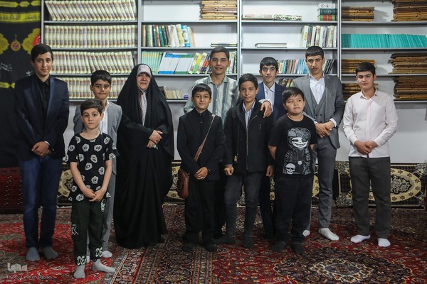 جلسه آموزش قرآن در کانون الزهراء(س)