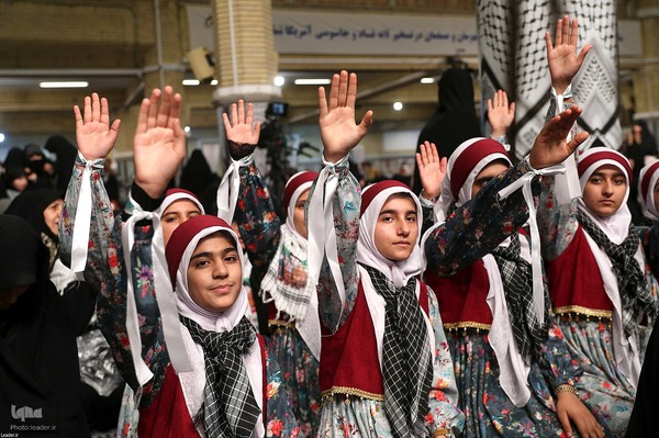 دیدار دانش‌آموزان و دانشجویان