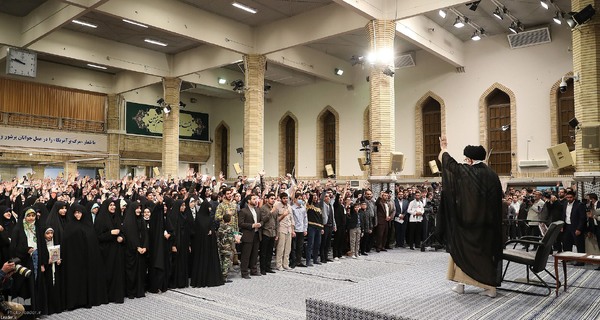 دیدار دانش‌آموزان و دانشجویان