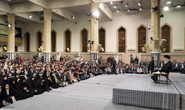 دیدار دانش‌آموزان و دانشجویان