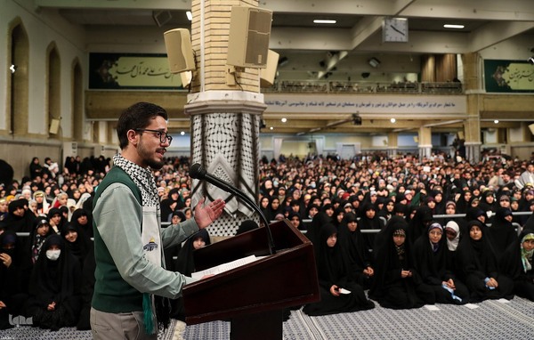 دیدار دانش‌آموزان و دانشجویان