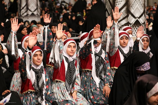 دیدار دانش‌آموزان و دانشجویان